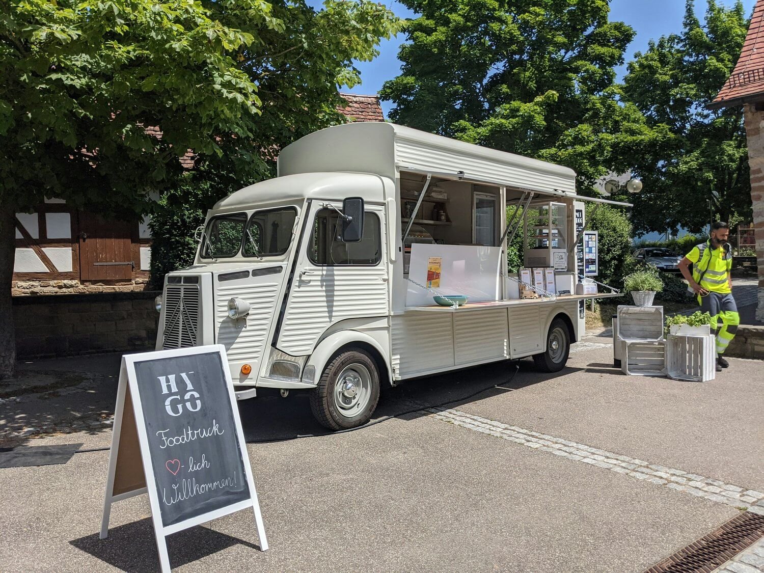 Picture of a white, old fashioned Citron food van on a film set