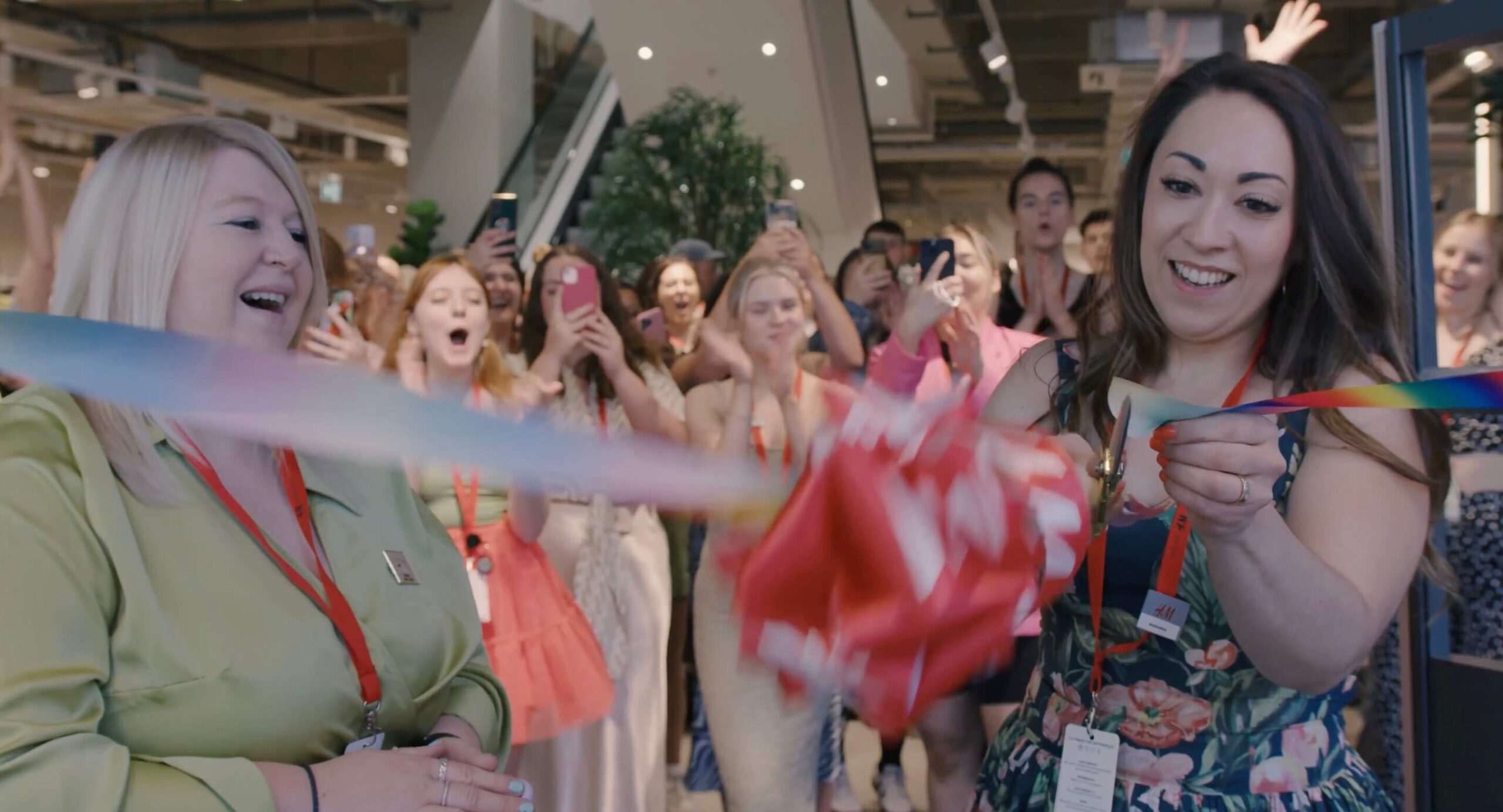 An image of the H&M staff cutting the red ribbon to officially open the H&M Bristol store.