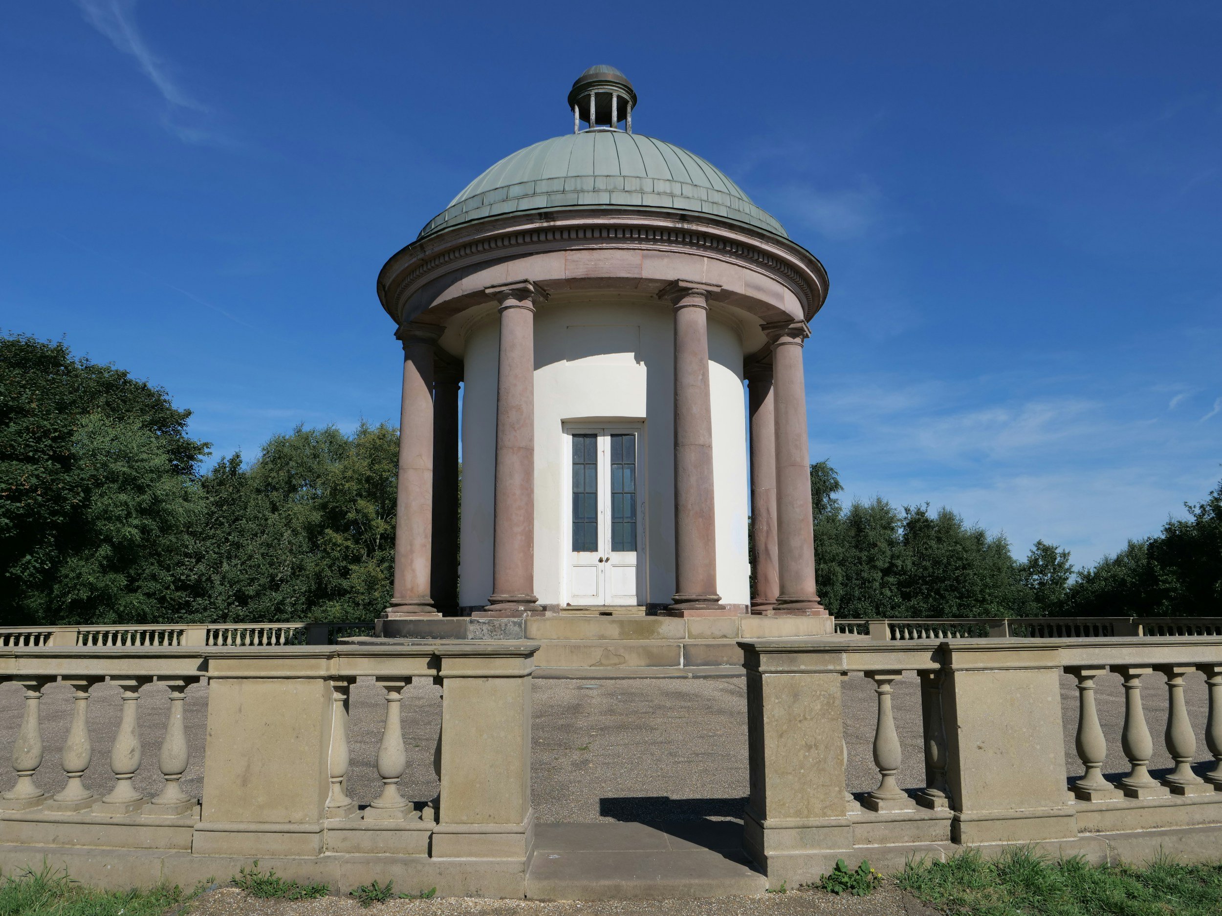 An image of the monument in Heaton Park Manchester