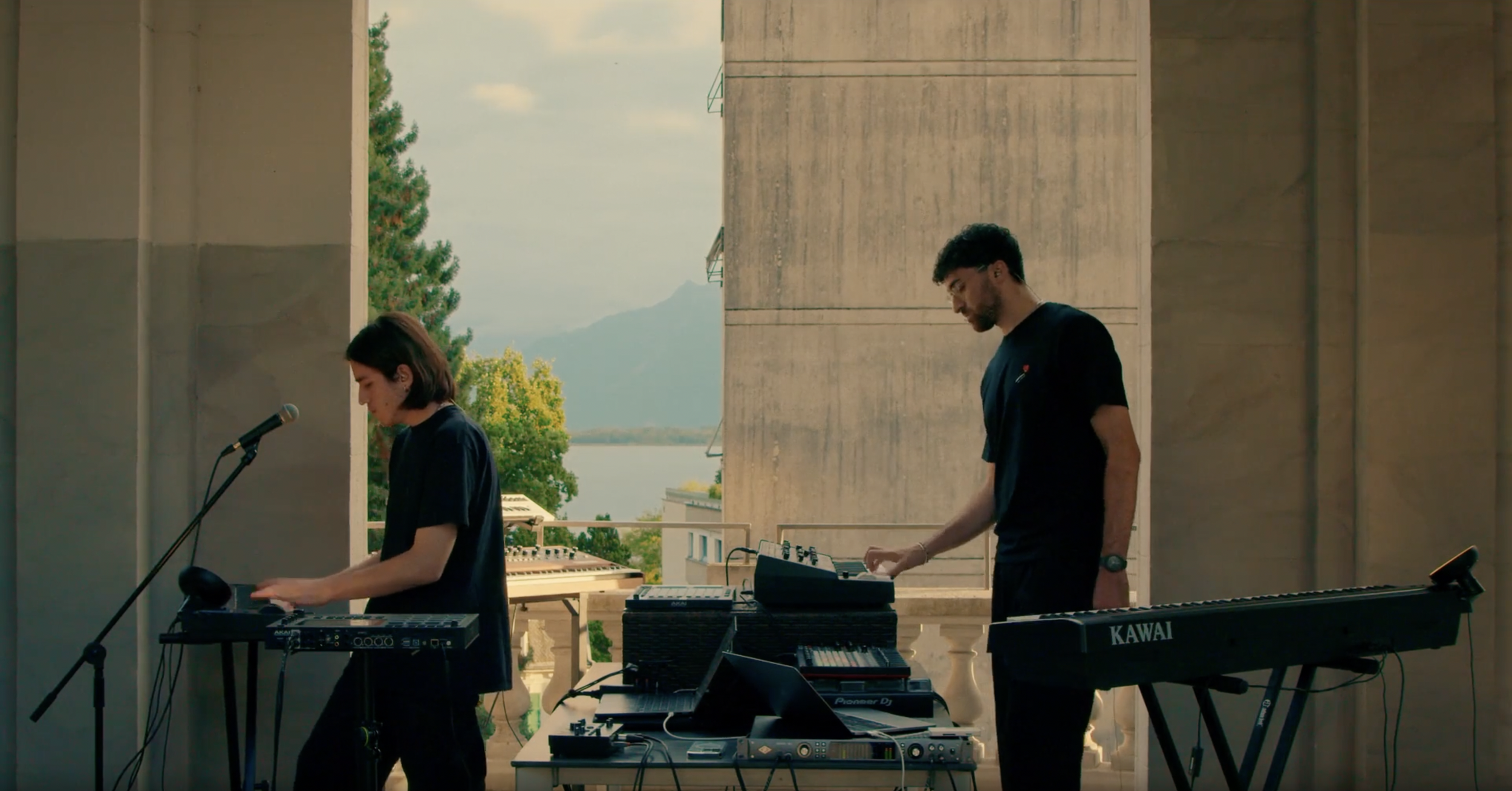 An image of Mathias Cuqous a Swiss Musician playing the keyboard.